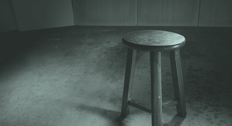 Chuck Akre’s dreibeiniger Hocker